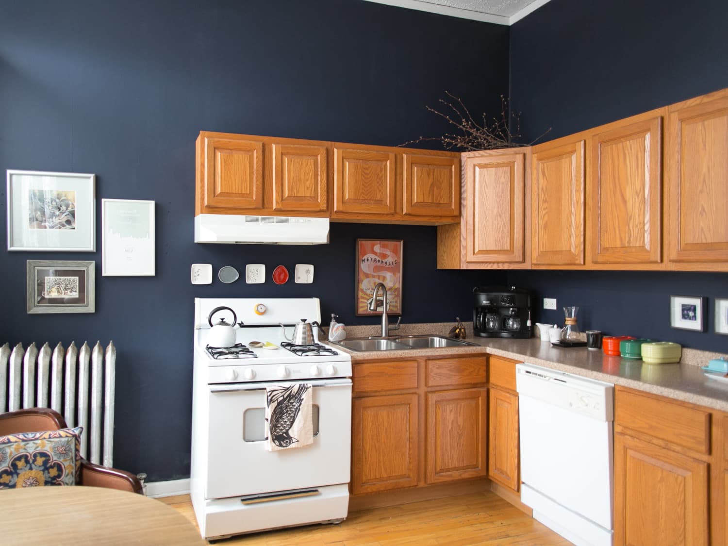 This Is How to Deal with Honey Oak Cabinets Paint the Walls